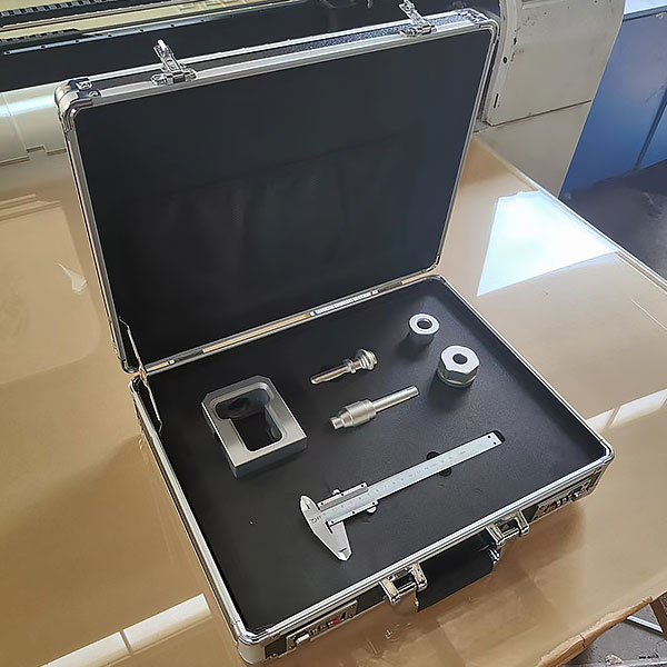 发动机带自动变速器综合实训装置(图2)